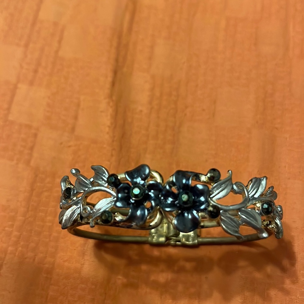 Metal Flower Bracelet